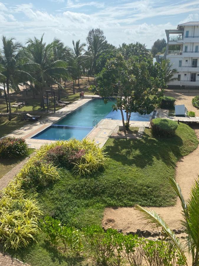 Luxury Penthouse, Nilaveli Apartment Trincomalee Bagian luar foto